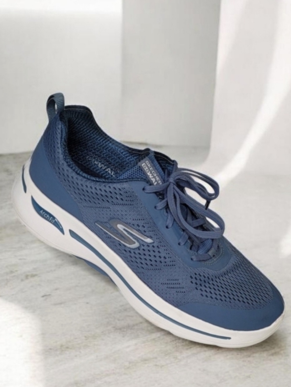 SKECHERS GoWalk Arch Fit Mesh Sneakers